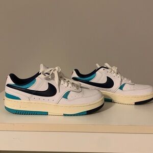 Nike White and Teal Sneakers with Navy Accents